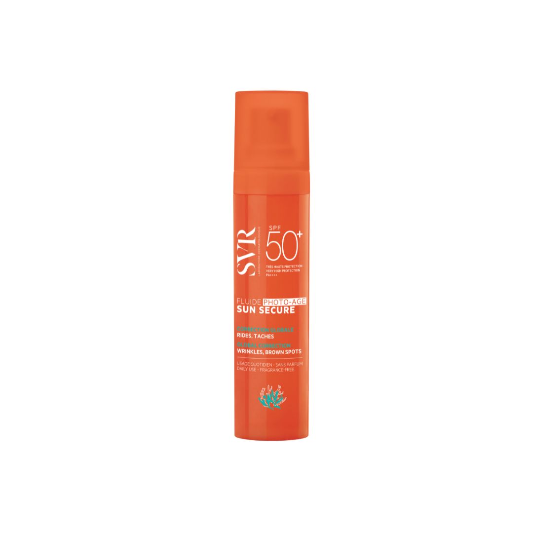 Orangefarbene SVR SUN SECURE Fluide Photo-Age SPF50+ Sonnencreme-Flasche mit Pumpspender auf weißem Hintergrund.